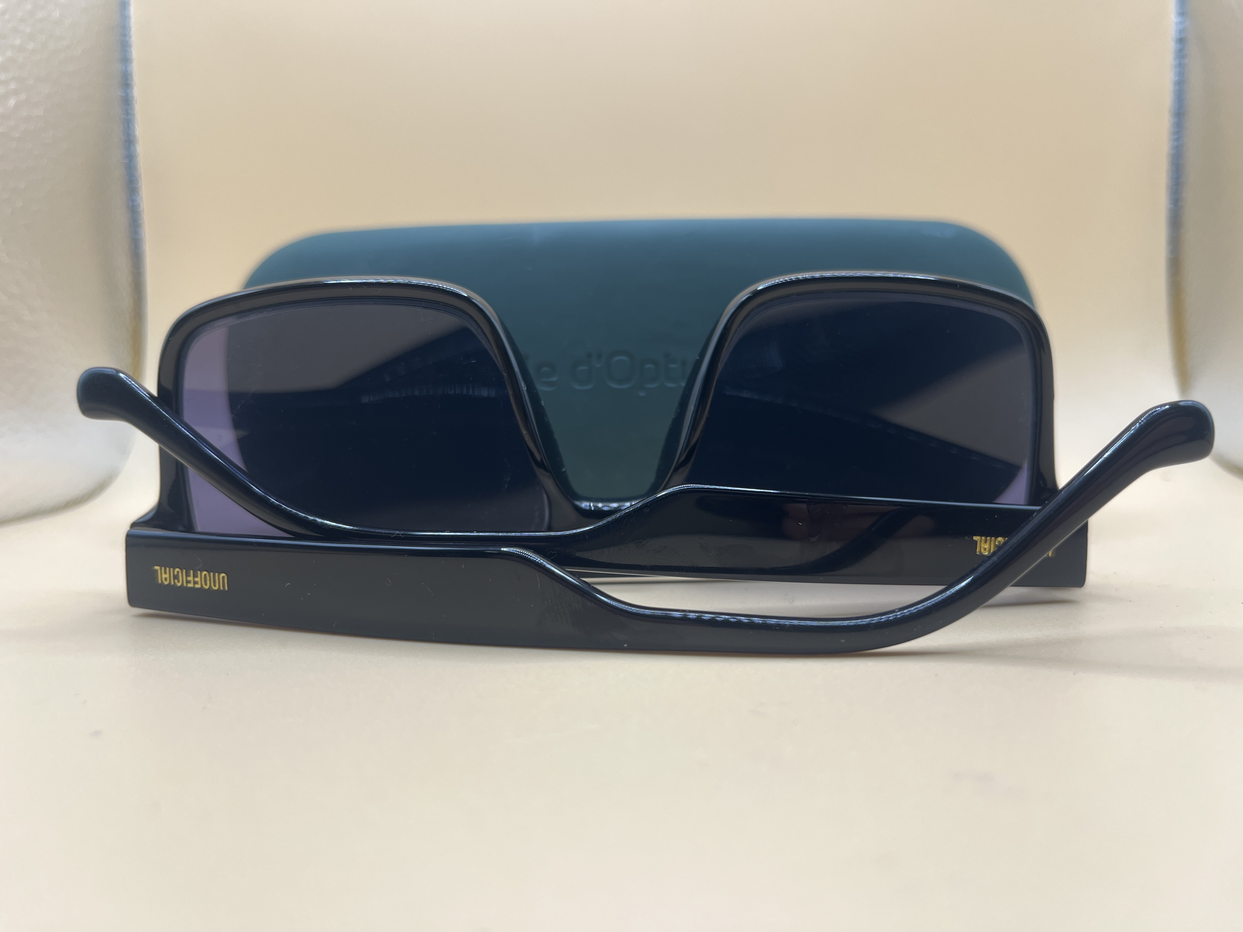 Lunettes de soleil carrées + étui Générale d’Optique — photo 2