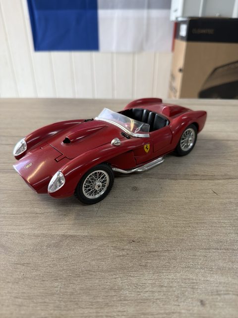 Bburago Ferrari 250 Testa Rossa miniature 1/18 rouge