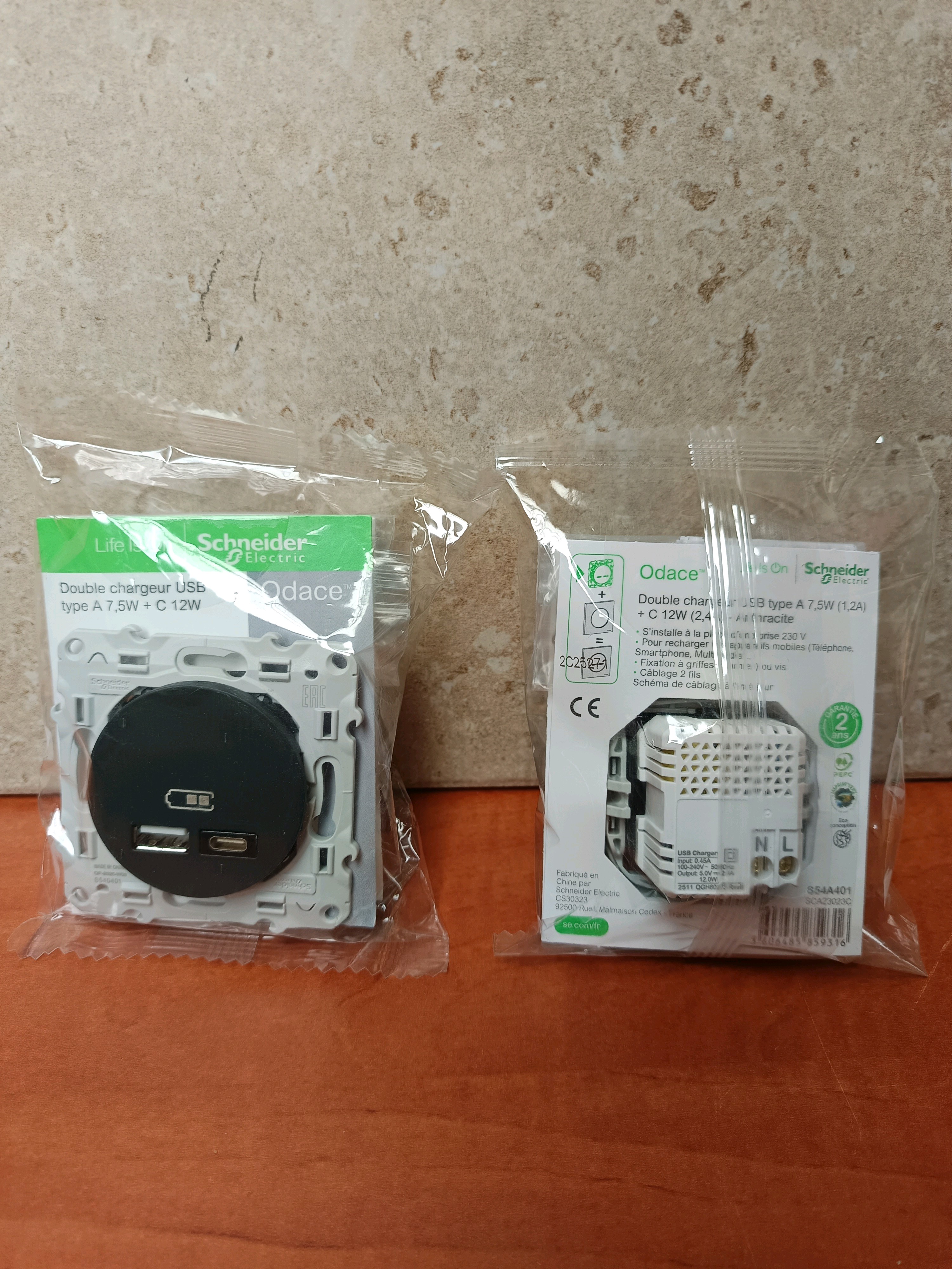 Schneider Electric Odace double chargeur USB mural type A 7.5W + type C 12W
