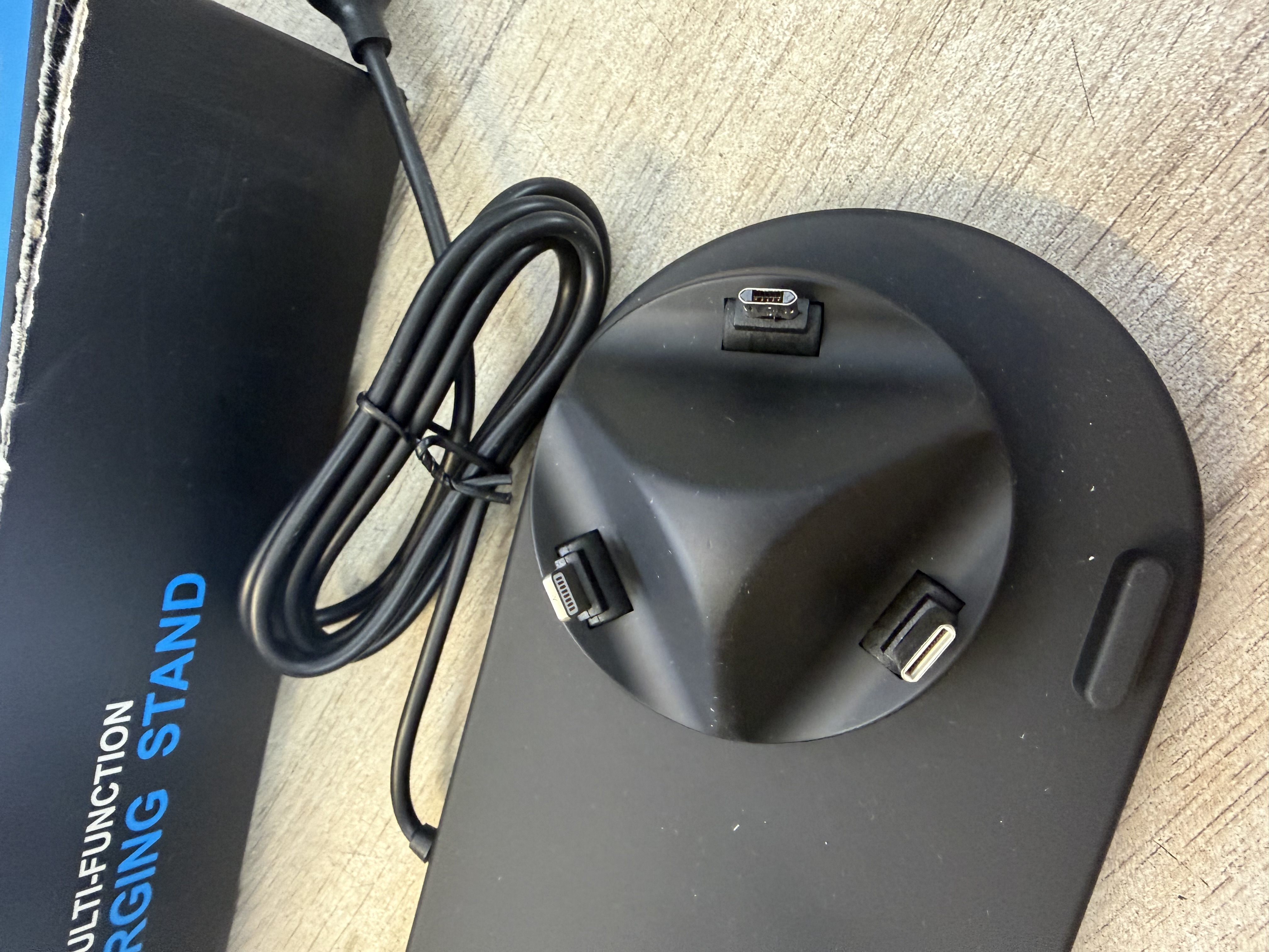 Station de charge 3-en-1 smartphone montre connectée écouteurs — photo 2