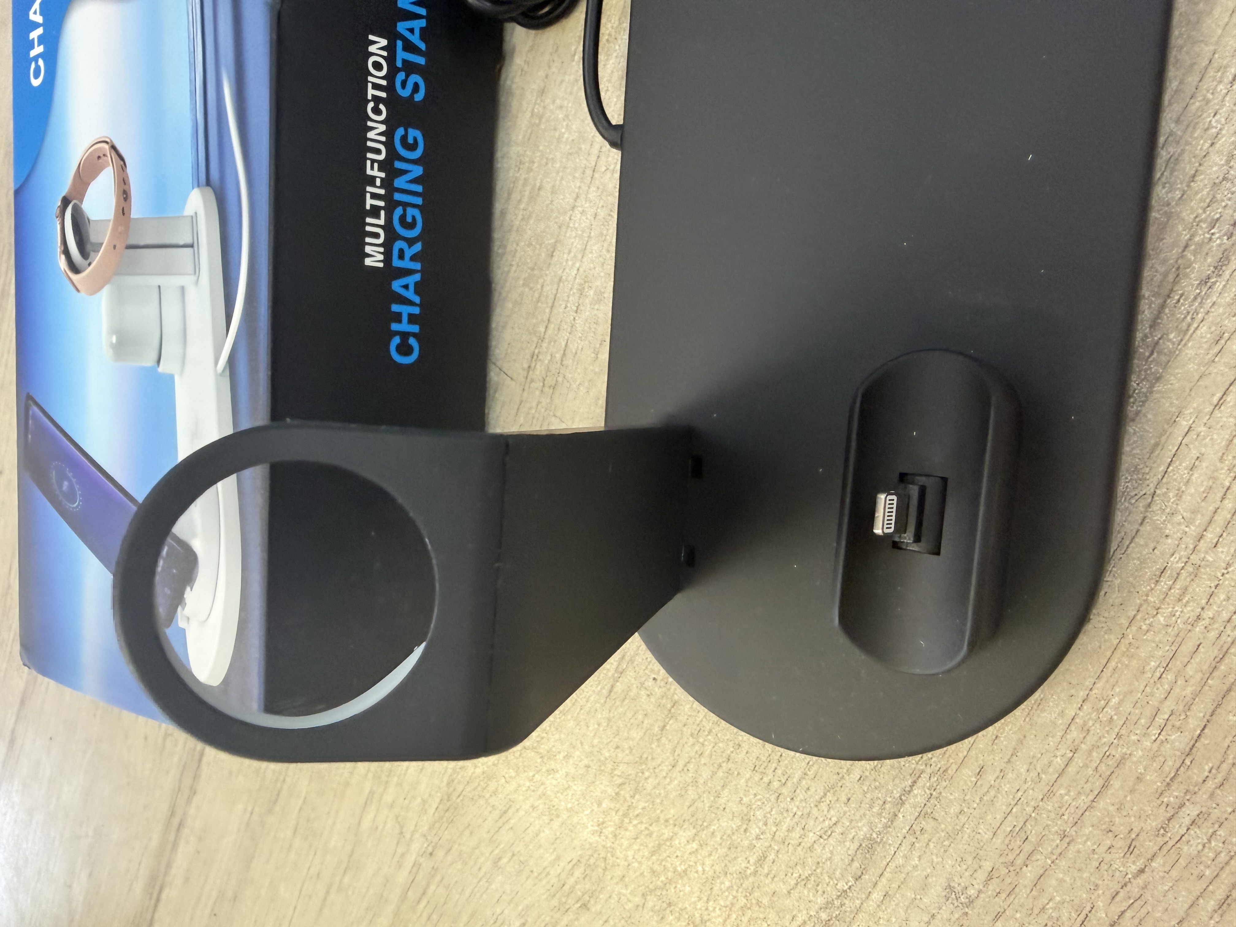 Station de charge 3-en-1 smartphone montre connectée écouteurs — photo 3
