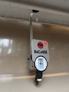 Doseur pour bouteille Bacardi 1 cl mural