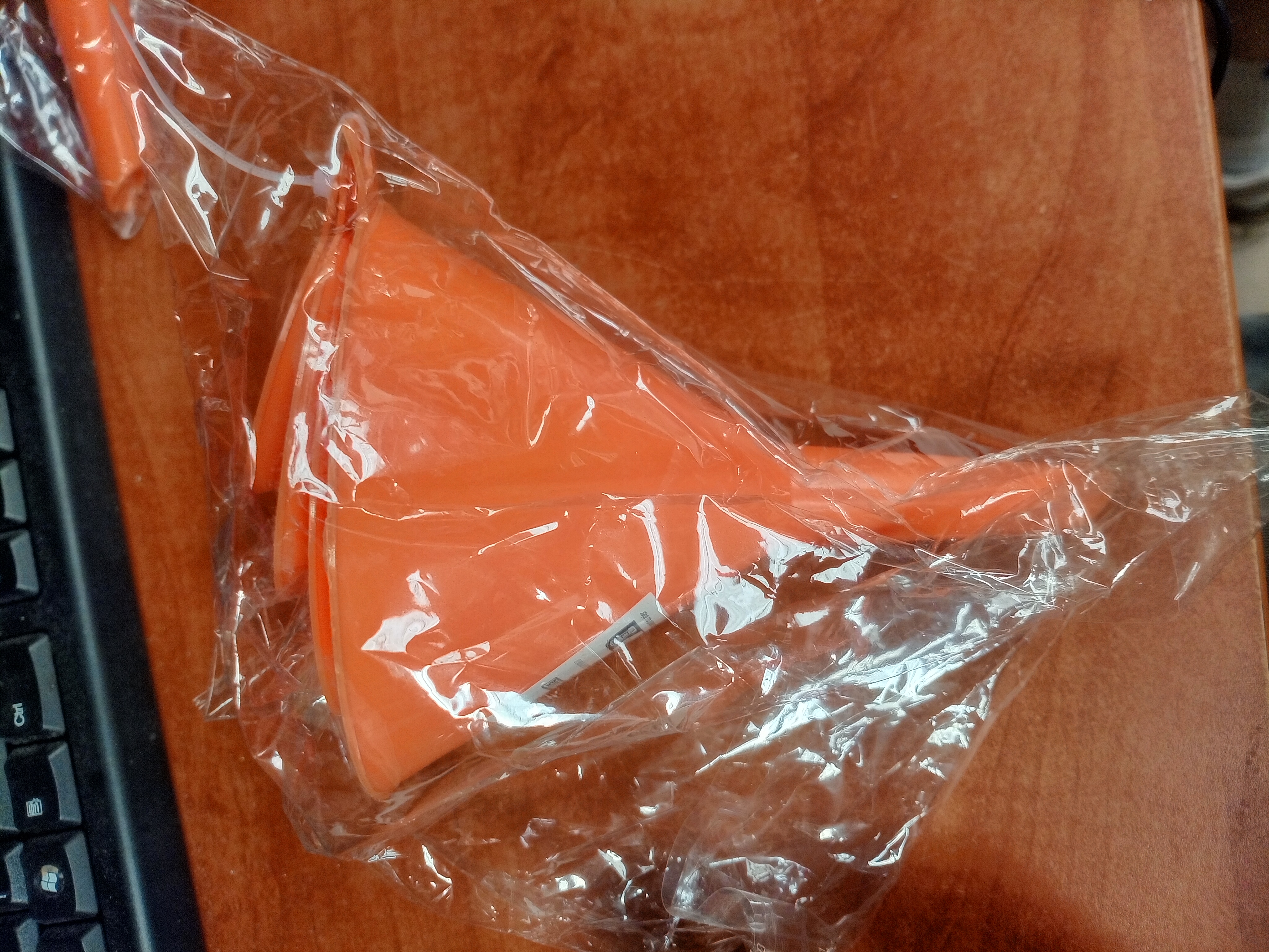Entonnoir en plastique orange