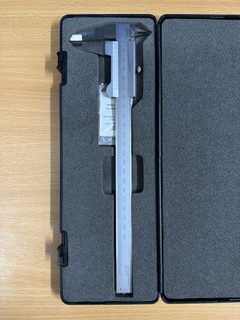 Pied à coulisse 200 mm en inox avec coffret