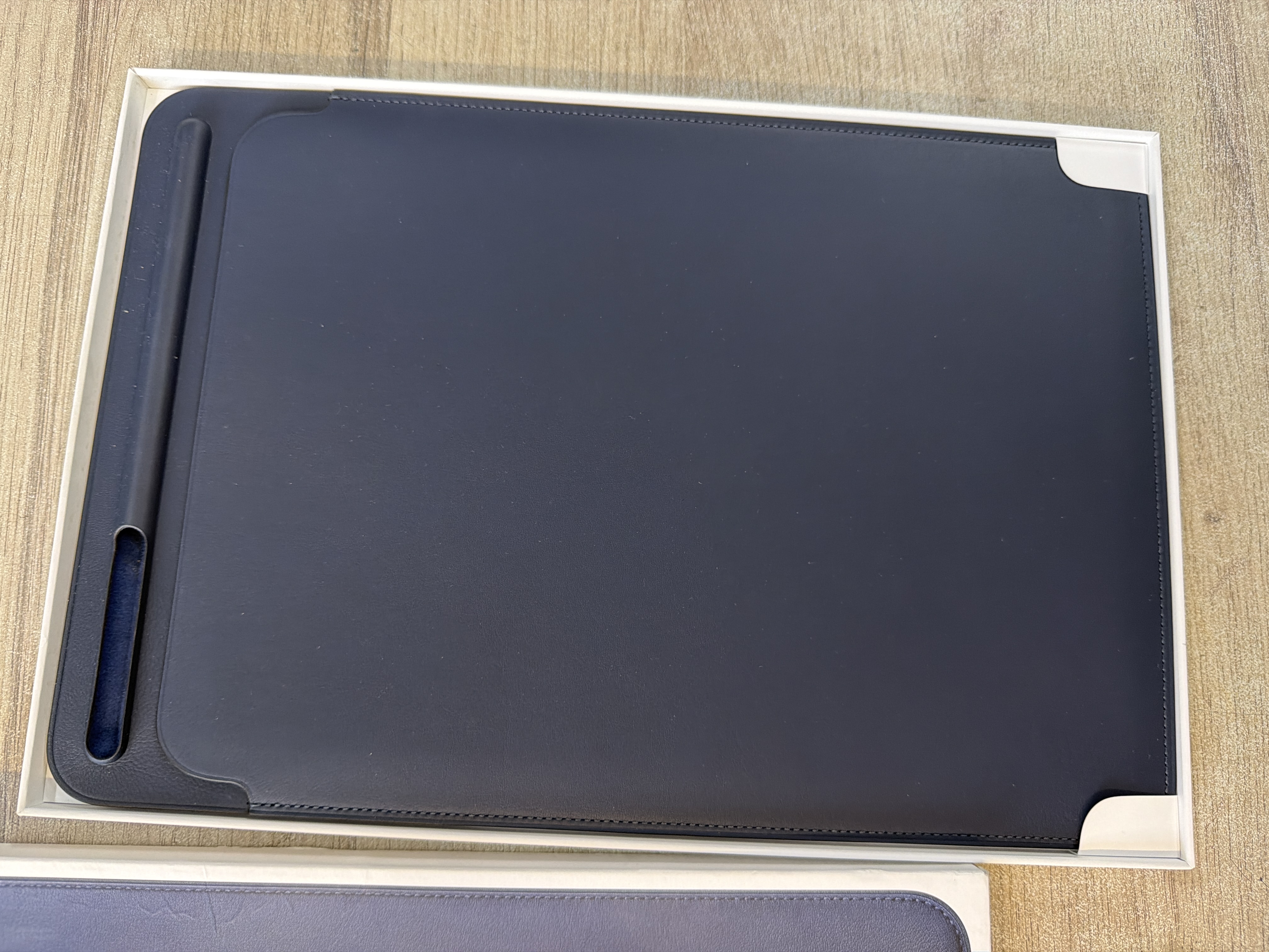 Apple iPad Pro Leather Sleeve 10,5 pouces bleu nuit — photo 2