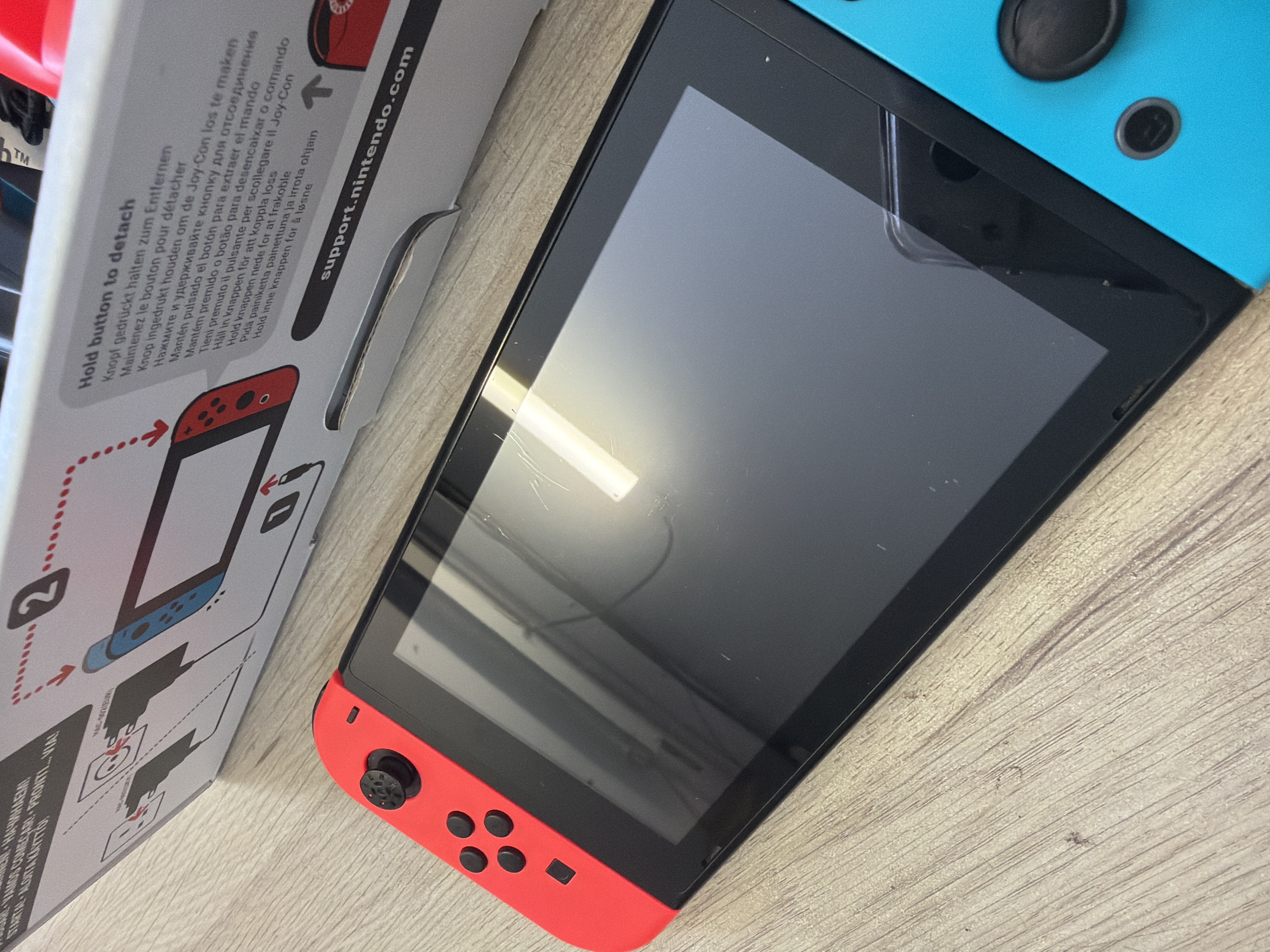 Nintendo Switch HAC-001 néon bleu rouge complète — photo 3