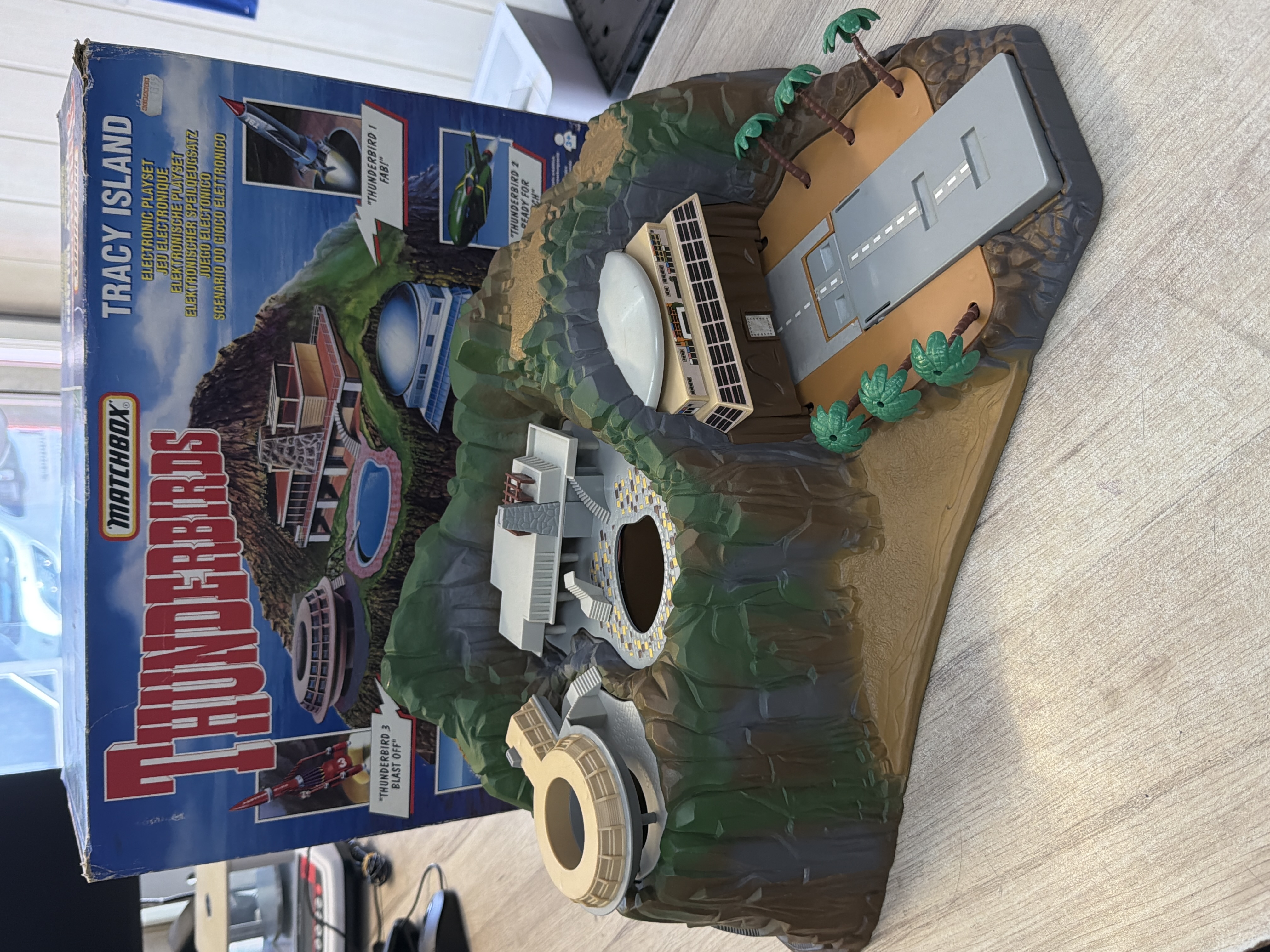 Matchbox Thunderbirds Tracy Island Electronic Playset avec boîte d'origine