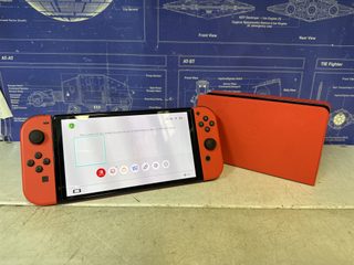 Console Nintendo Switch OLED édition rouge