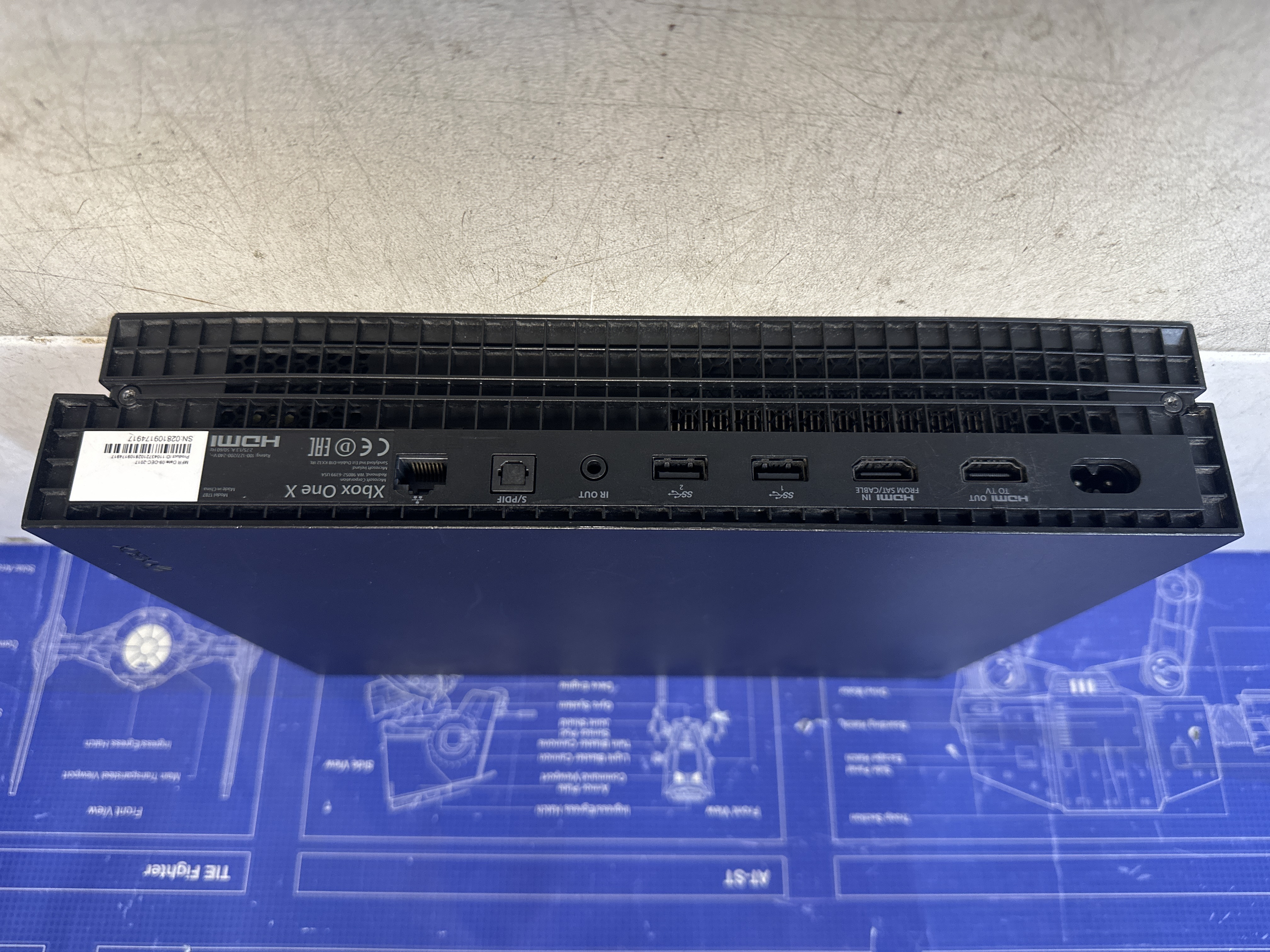 Console Xbox One X noire 1 To — photo 2