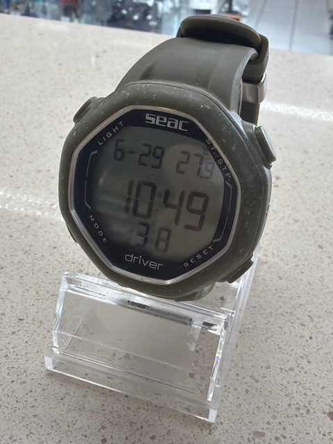 Ordinateur d'apnée Seac Driver montre pêche sous-marine vert militaire