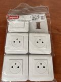 Lot Legrand Mosaic blanc 4 prises Surface et 1 va-et-vient — photo 1