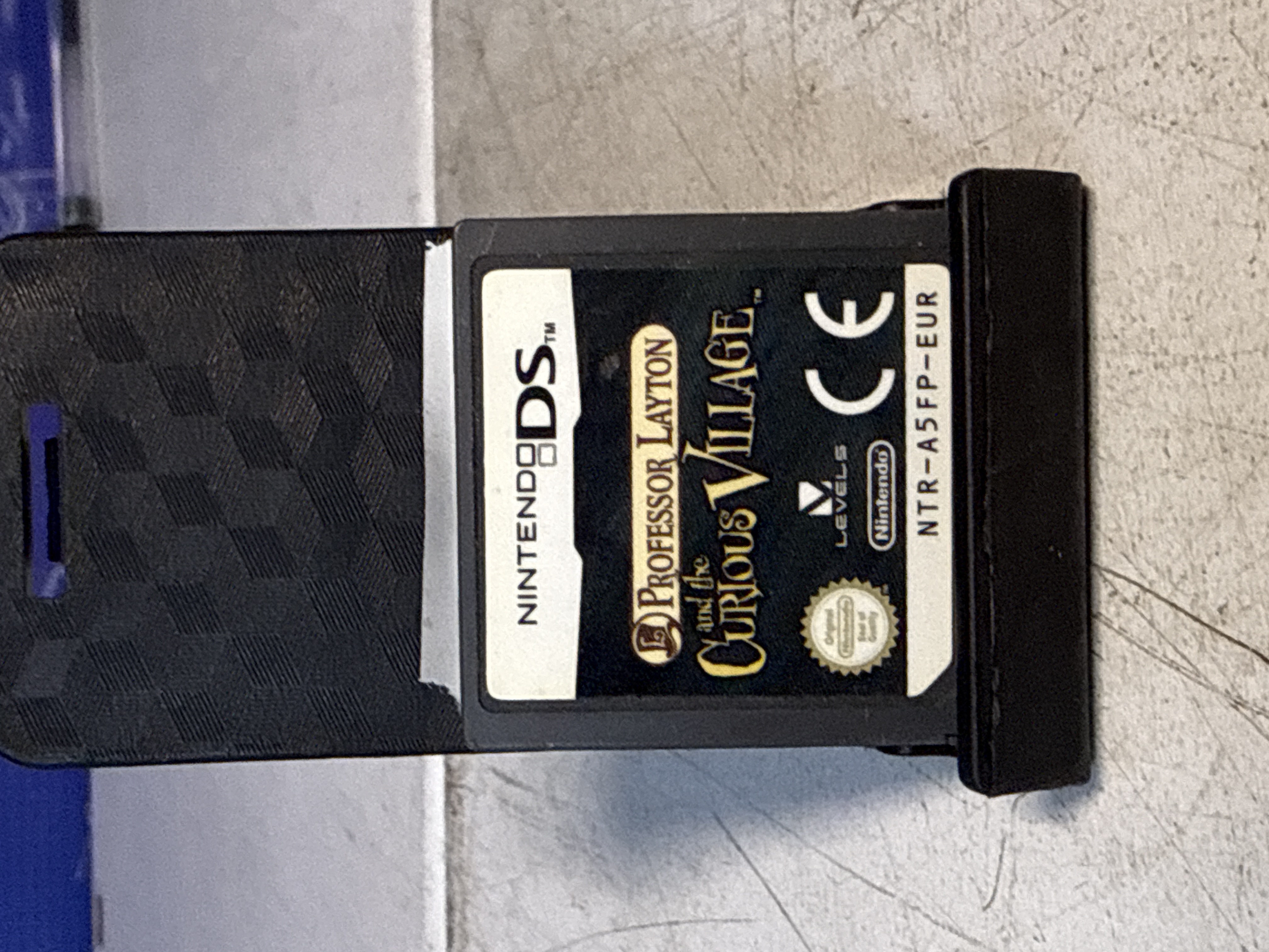 Jeu Nintendo DS Professor Layton and the Curious Village