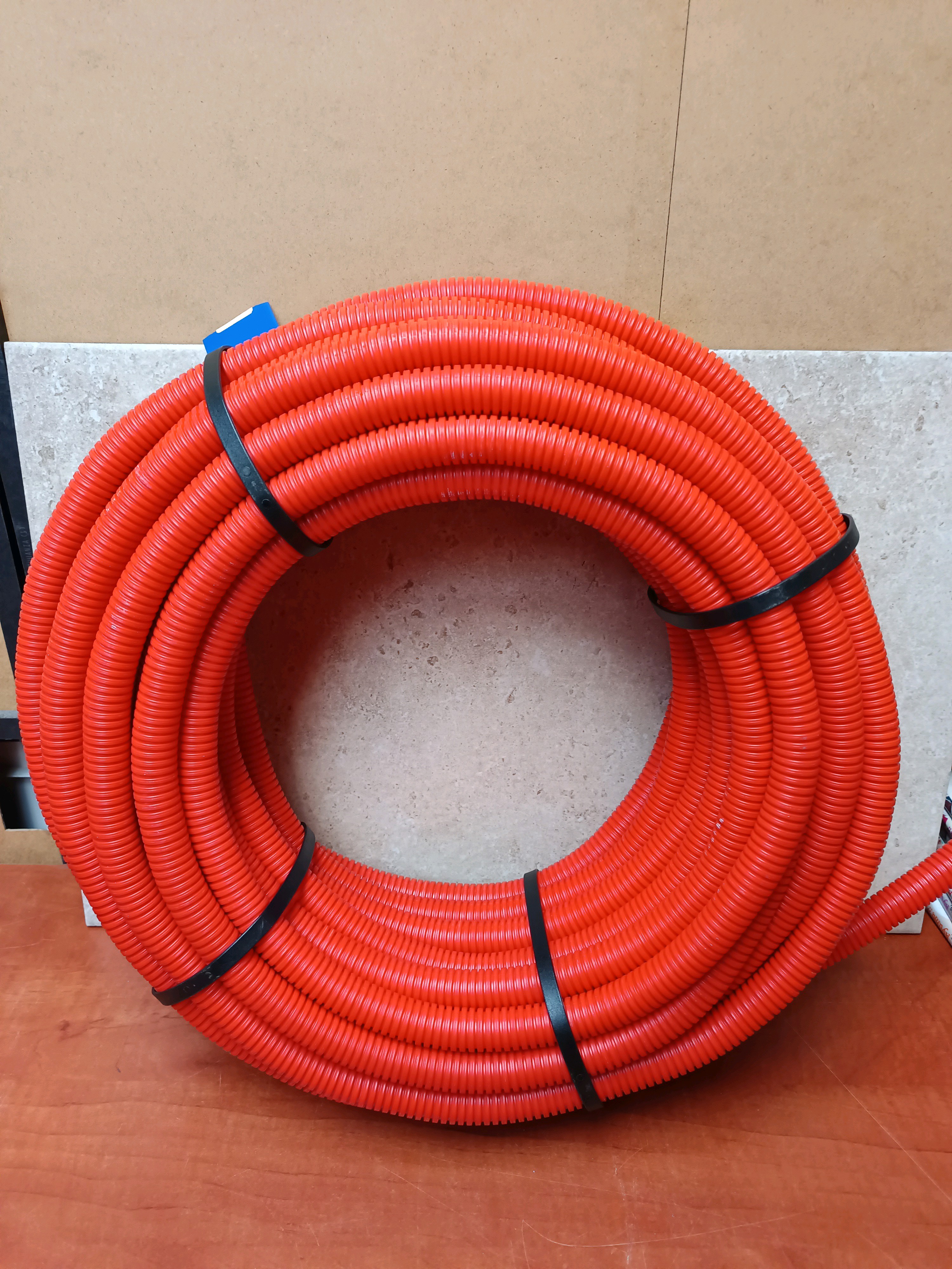 Gaine annelée rouge 12 mm – couronne 20 m minimum