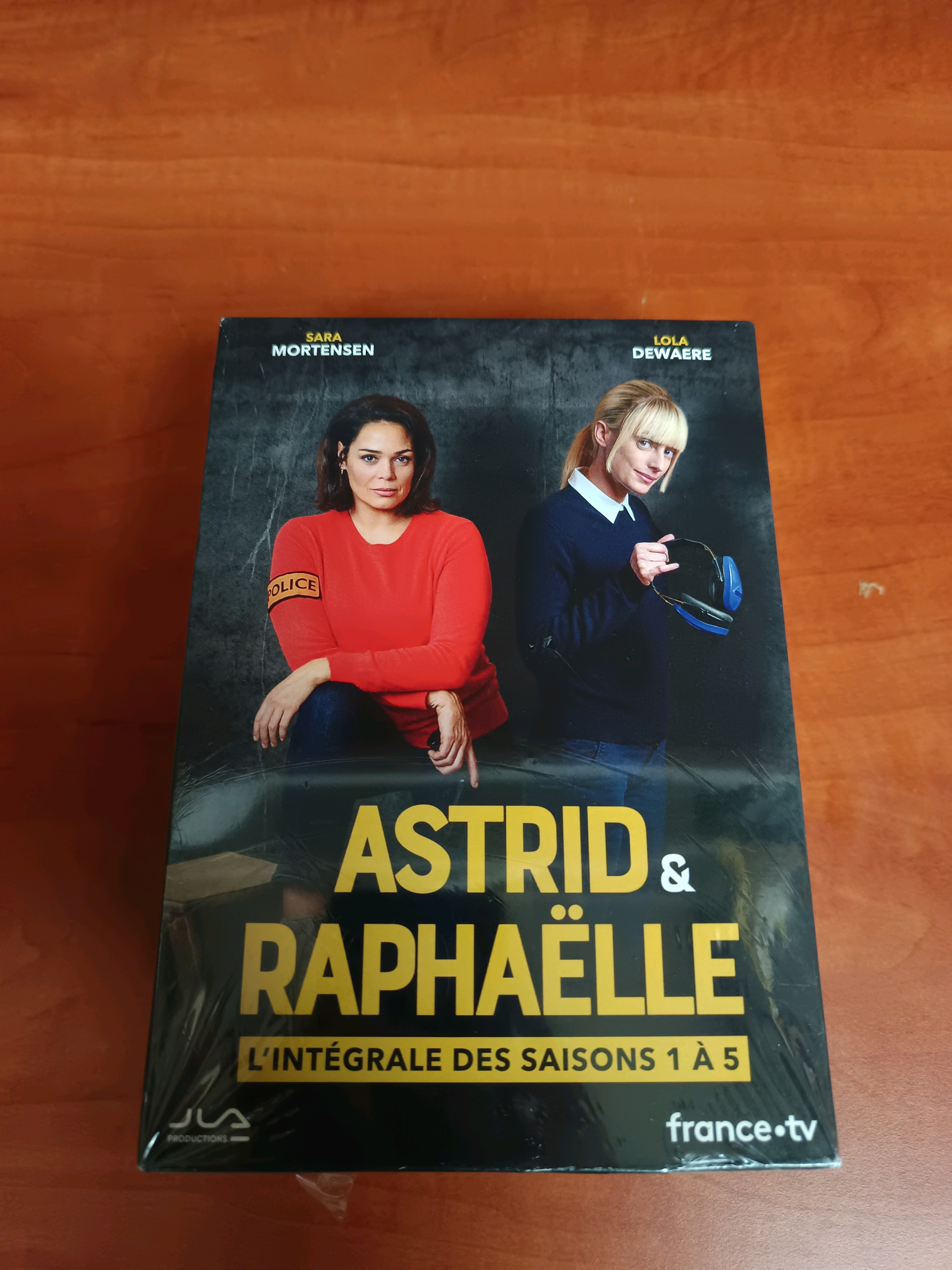 Astrid & Raphaëlle – L’intégrale des saisons 1 à 5 – Coffret DVD (france.tv)
