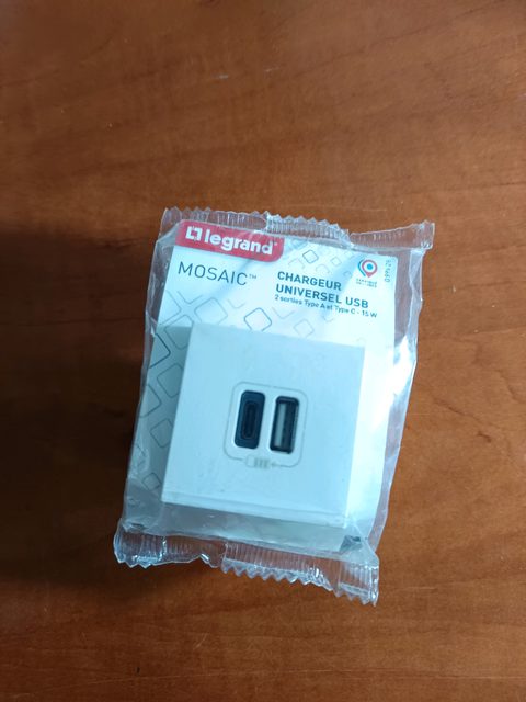 Legrand Mosaic chargeur universel USB Type A + Type C 15 W