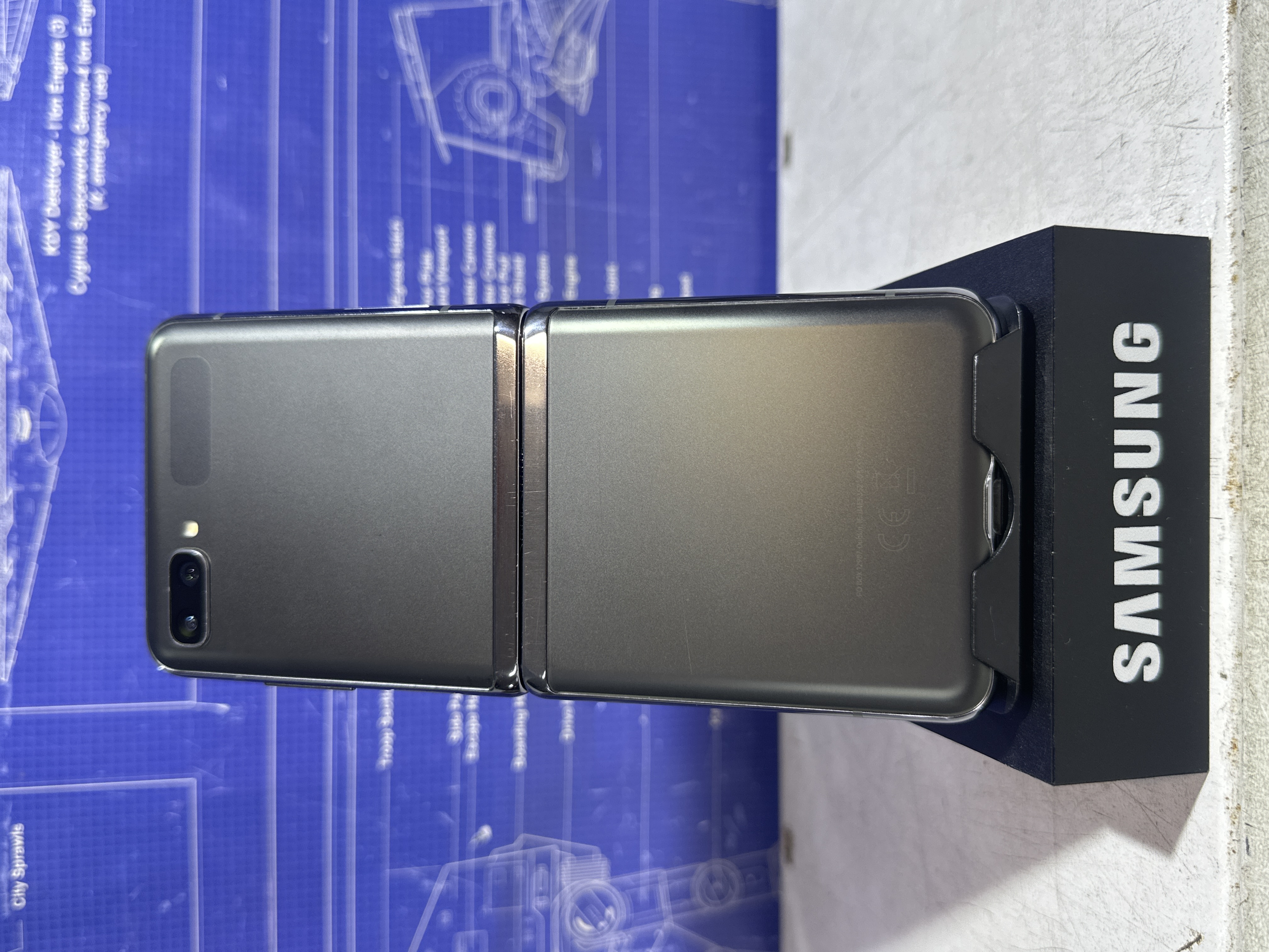 Samsung Galaxy Z Flip 5G gris smartphone pliable