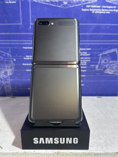 Samsung Galaxy Z Flip 5G gris smartphone pliable