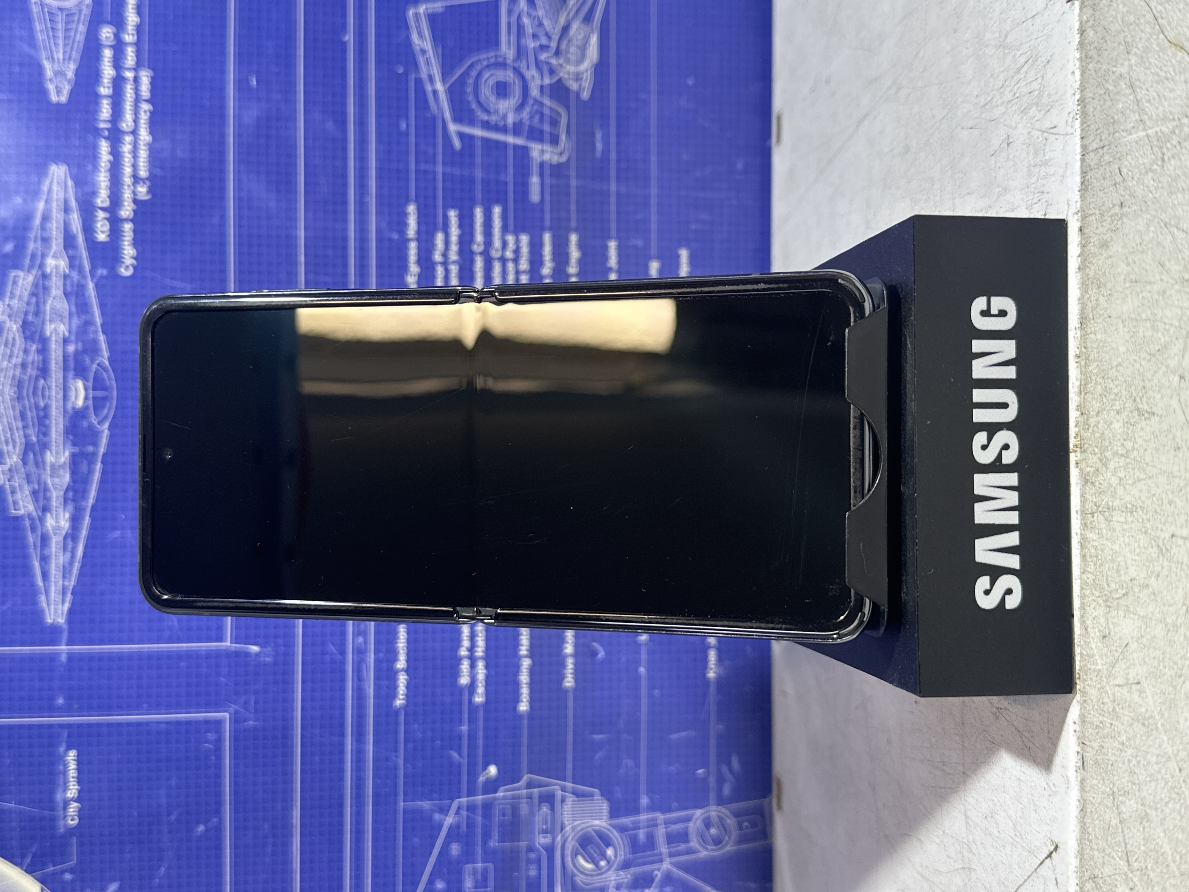 Samsung Galaxy Z Flip 5G gris smartphone pliable — photo 2