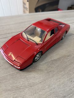 Bburago Ferrari Testarossa 1984 modèle réduit 1/18