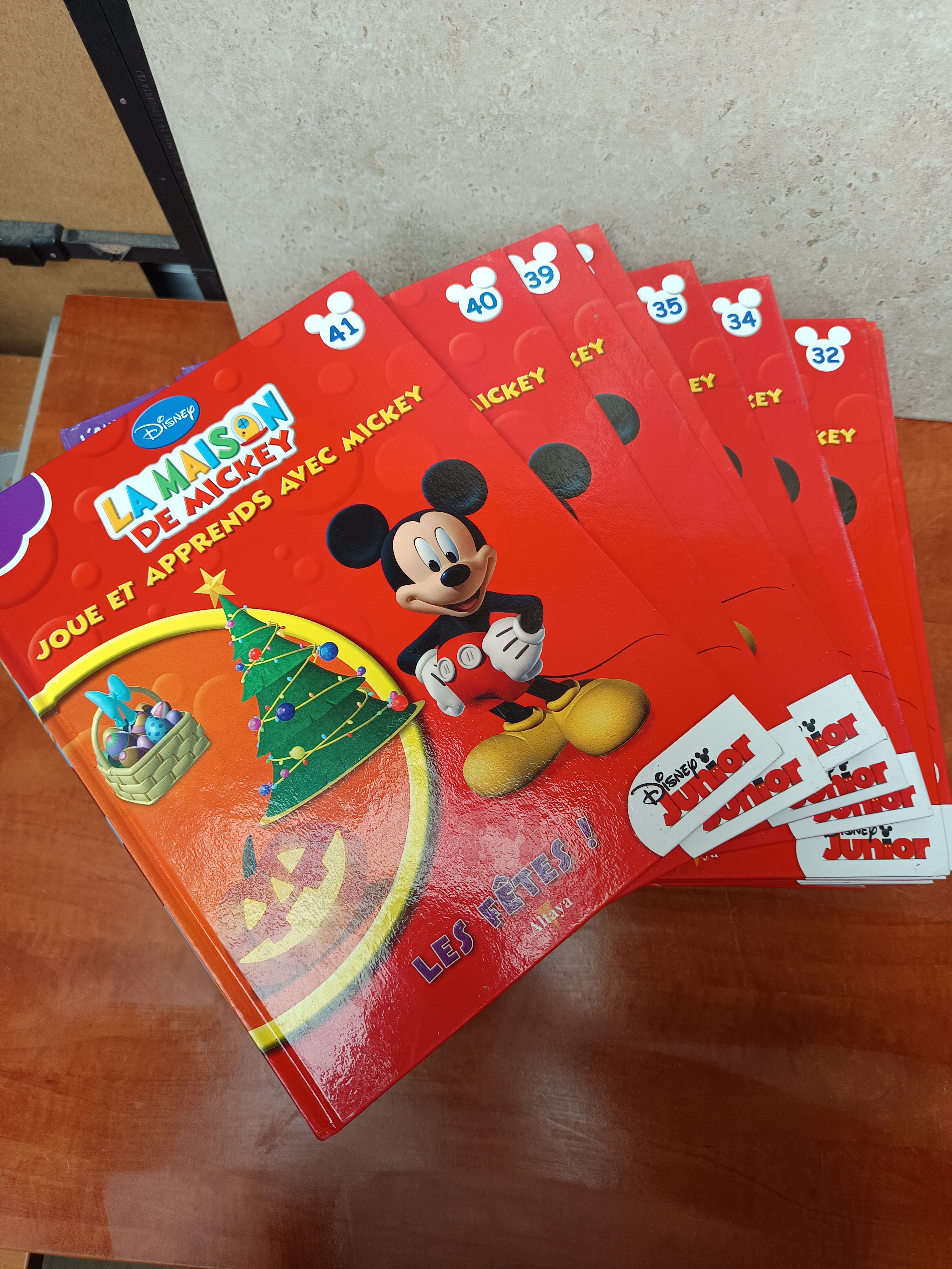 Lot livres Disney La Maison de Mickey et ses amis tomes 1, 6, 7, 8, 10, 11, 12, 13, 15, 17, 19, 20, 21, 22, 23, 25, 27, 28, 31, 32, 34, 35, 36, 37, 38, 39, 40 et 41