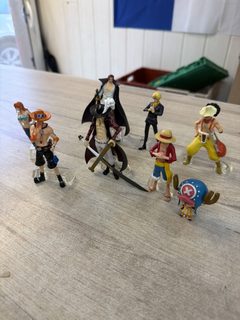 Lot de 8 petites figurines One Piece Luffy, Chopper, Ace et autres personnages
