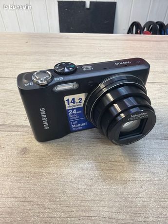 Appareil photo compact Samsung WB700 avec câble et housse