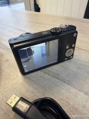 Appareil photo compact Samsung WB700 avec câble et housse — photo 3