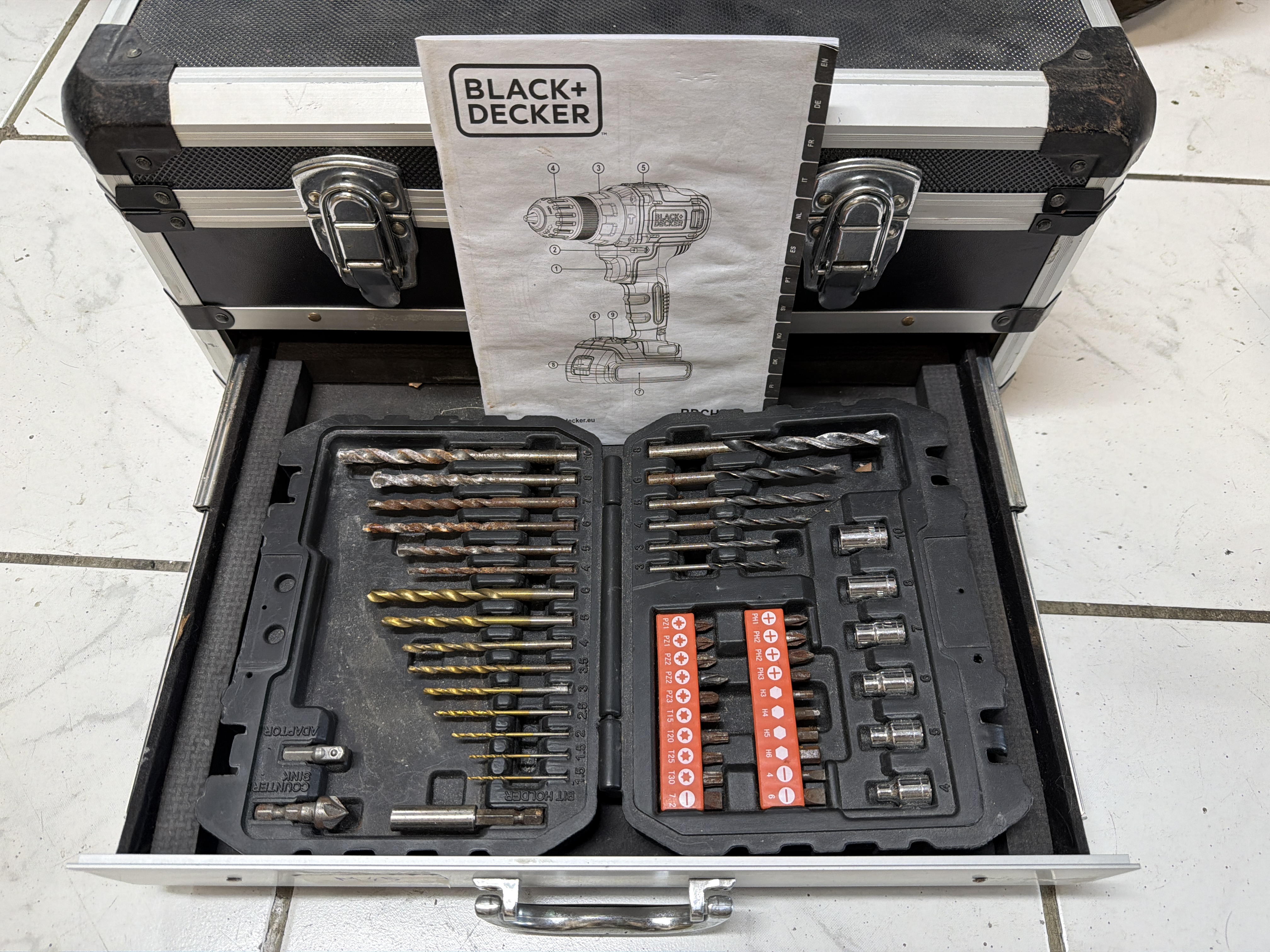 Perceuse-visseuse Black+Decker BDCHD18 18V avec 2 batteries et mallette — photo 2