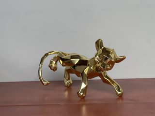 Figurine panthère dorée design facetté