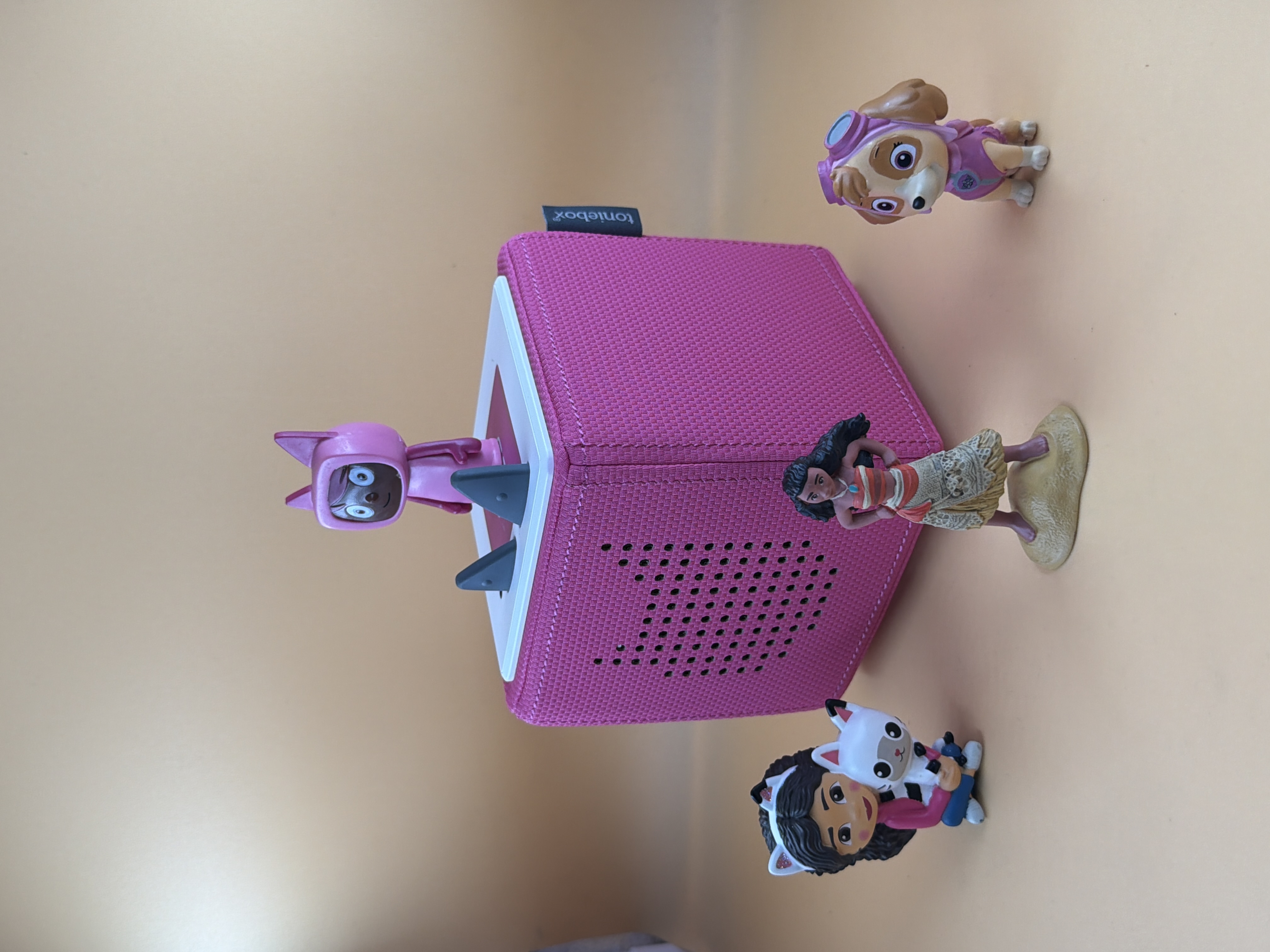 Toniebox rose avec 4 figurines Tonies audio