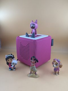 Toniebox rose avec 4 figurines Tonies audio