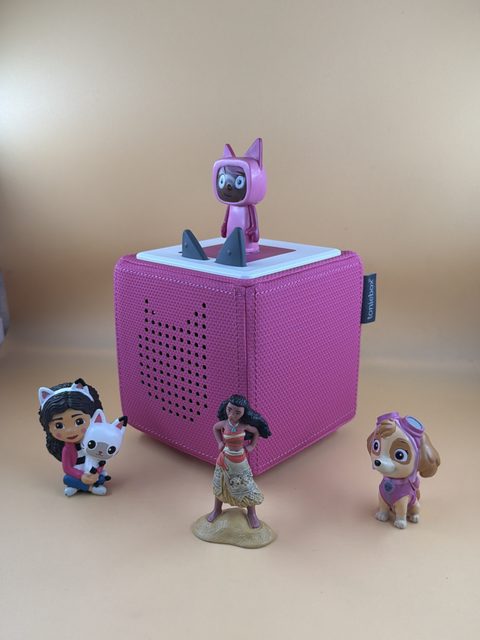 Toniebox rose avec 4 figurines Tonies audio