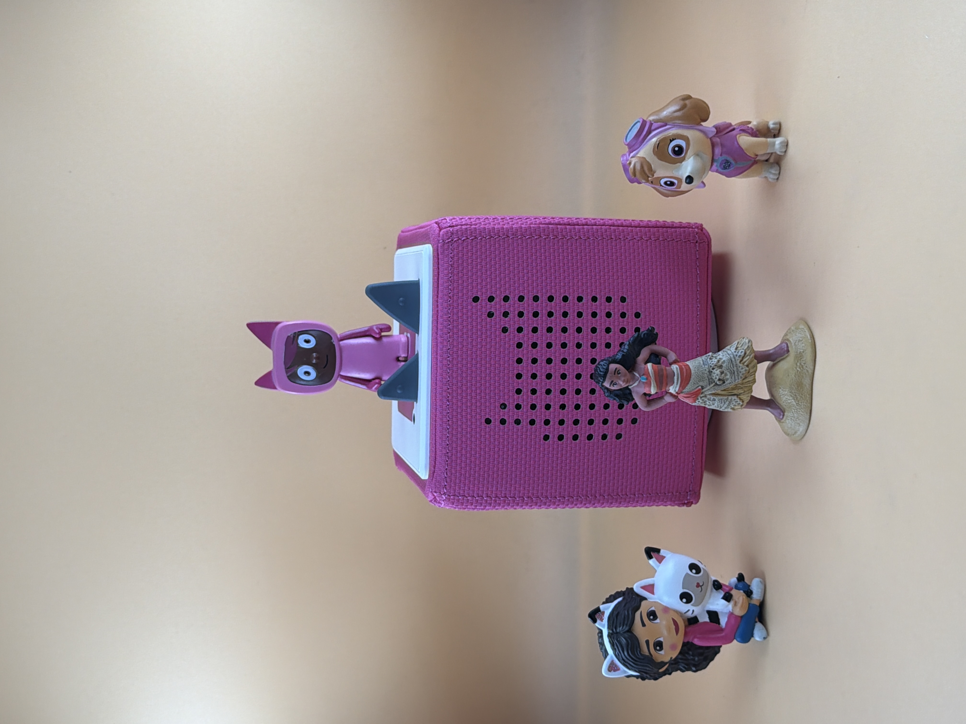 Toniebox rose avec 4 figurines Tonies audio — photo 2