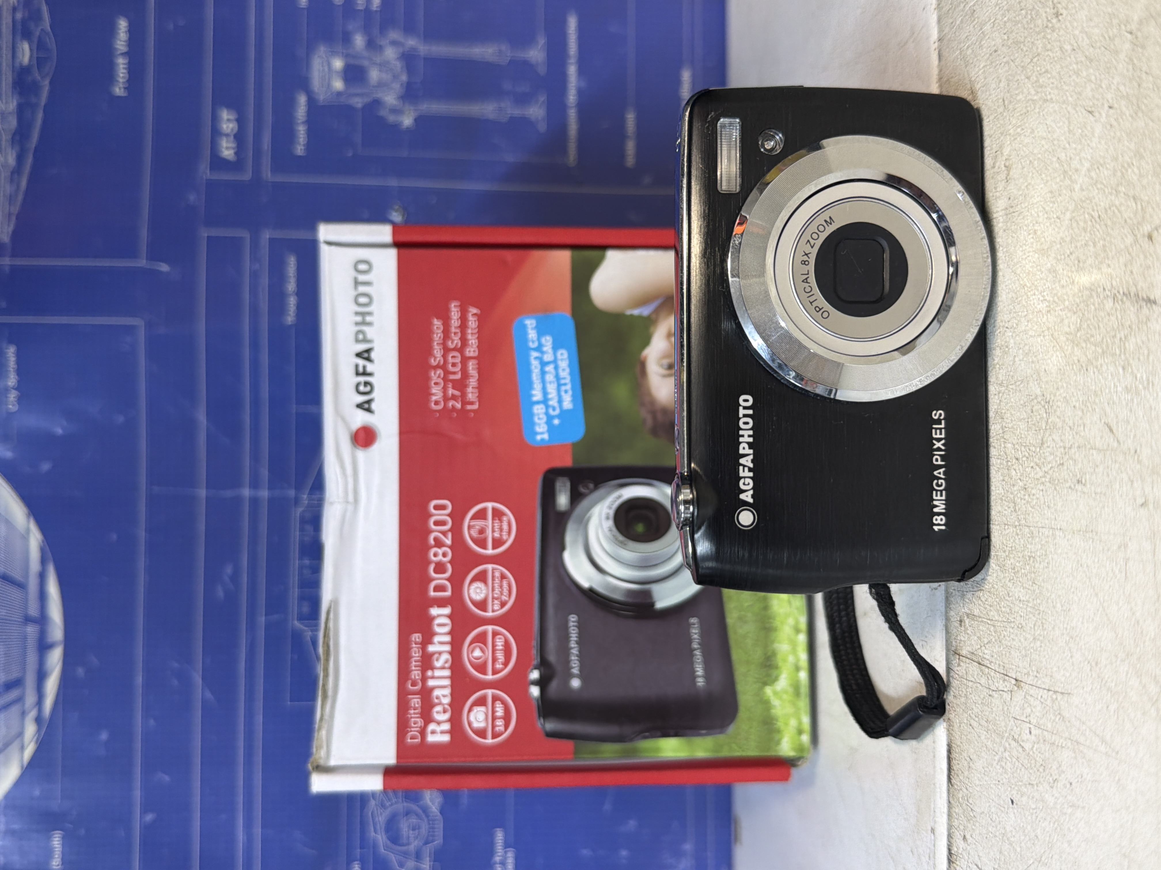 Appareil photo compact AGFAPHOTO Realishot DC8200 avec carte SD 16 Go et étui