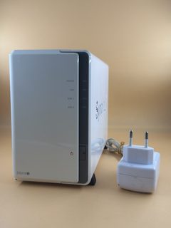 Synology DS216j NAS 2 baies avec 2 disques durs 1 To et alimentation