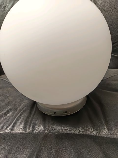 Lampe LED multicolore rechargeable à poser (sphère)