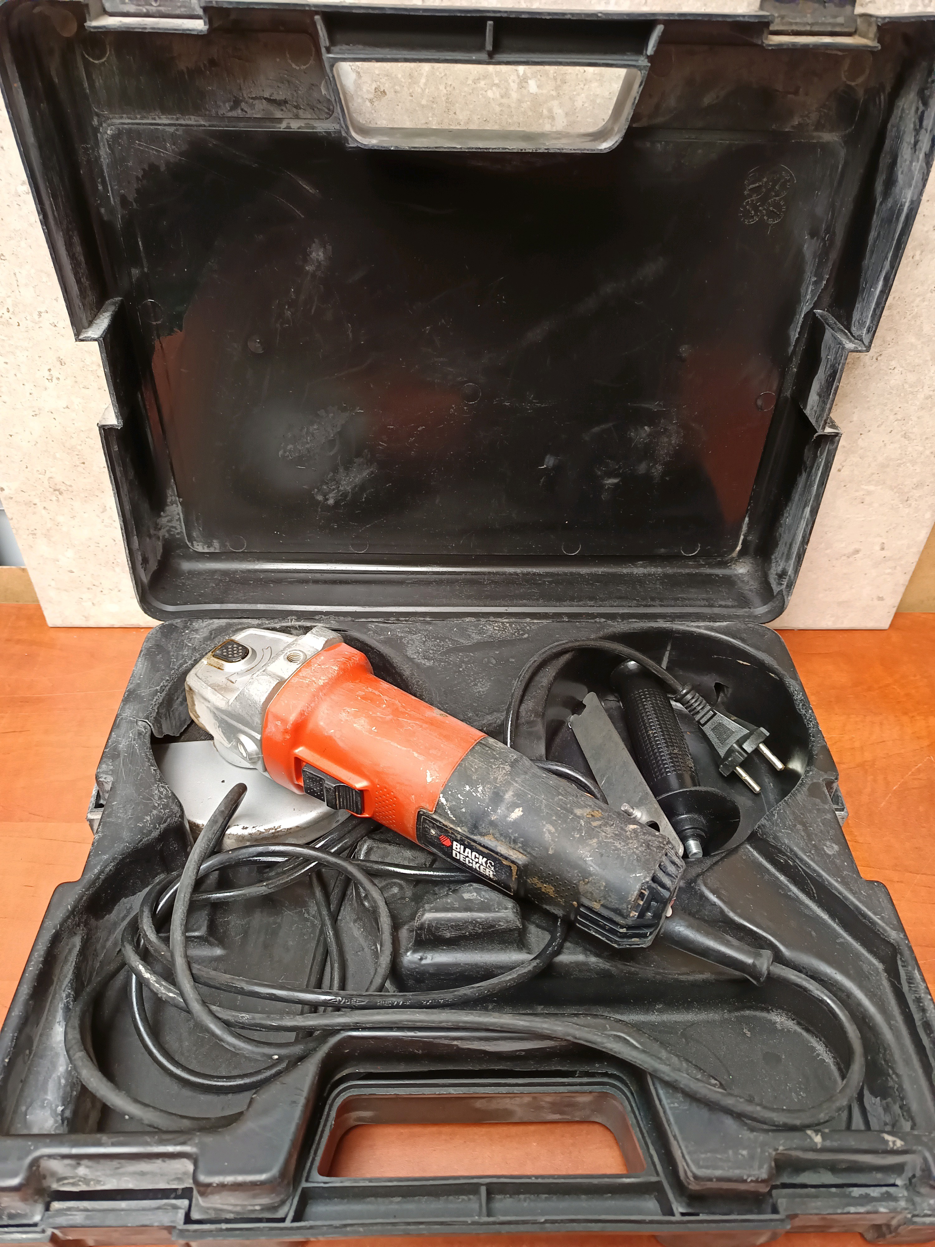 Meuleuse d’angle Black & Decker KG751 750W 115 mm avec mallette