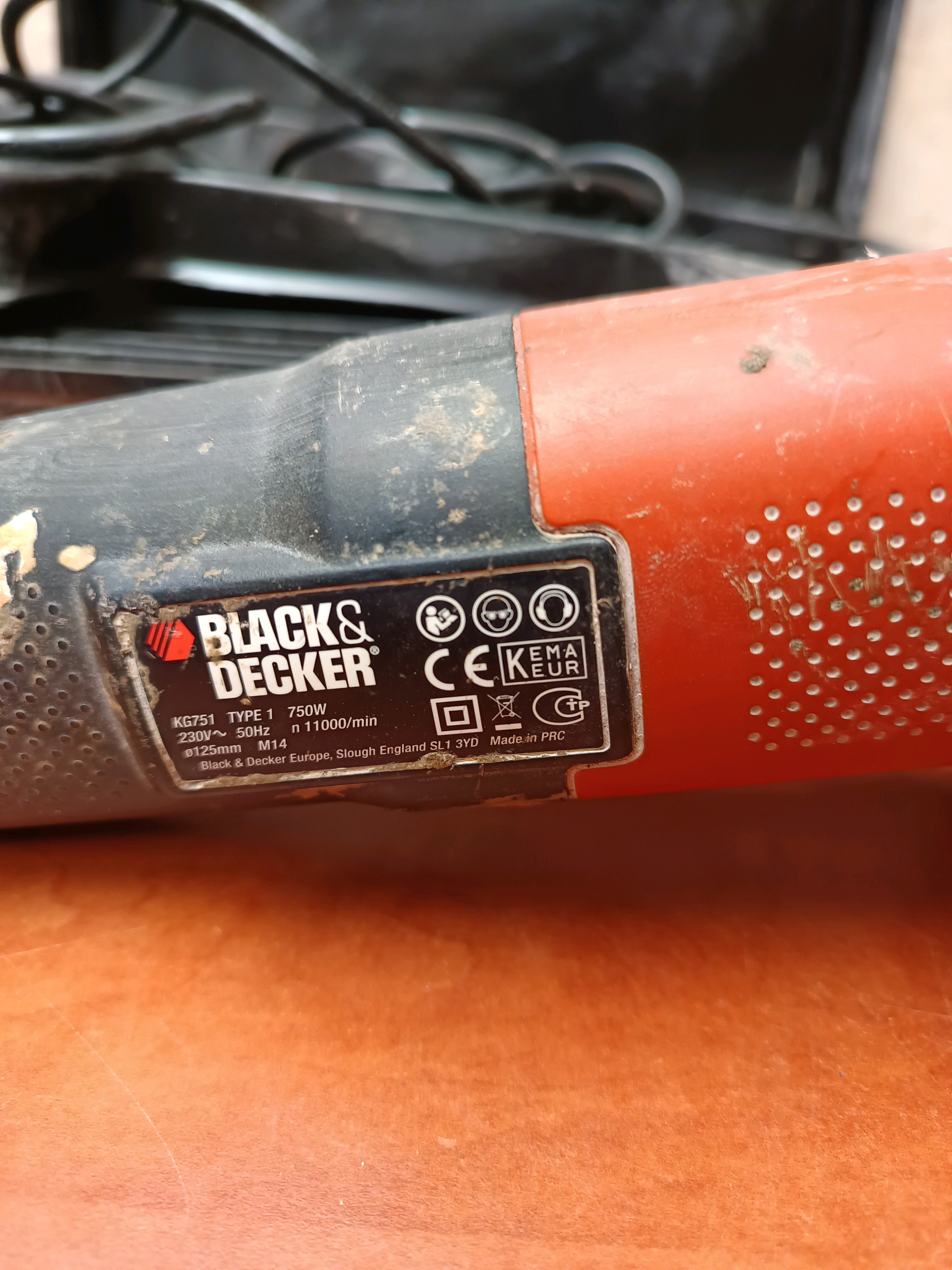 Meuleuse d’angle Black & Decker KG751 750W 115 mm avec mallette — photo 2