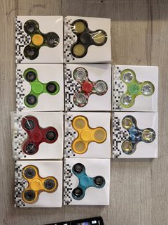 Lot de 10 hand spinners assortis neufs