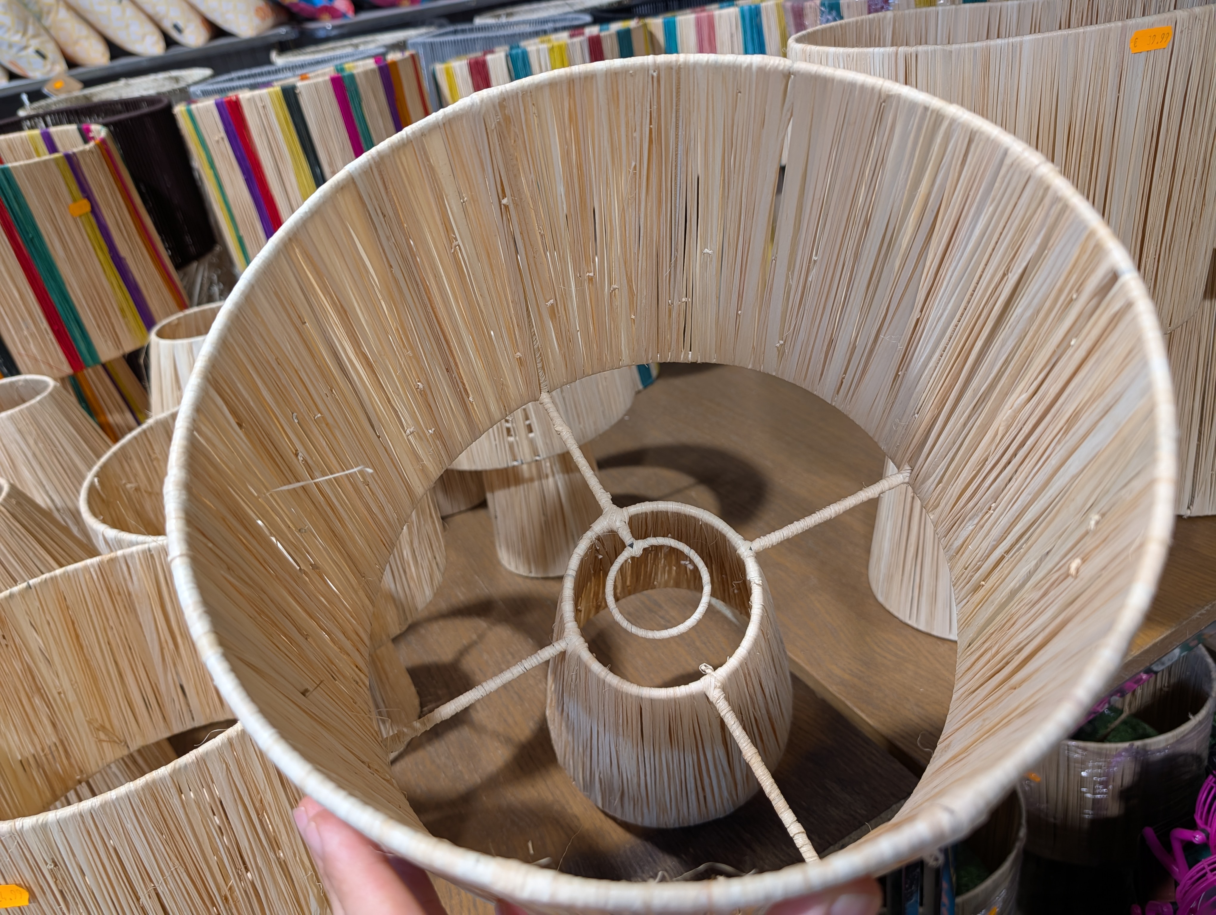 Abat-jour cylindrique en fibres naturelles — photo 2