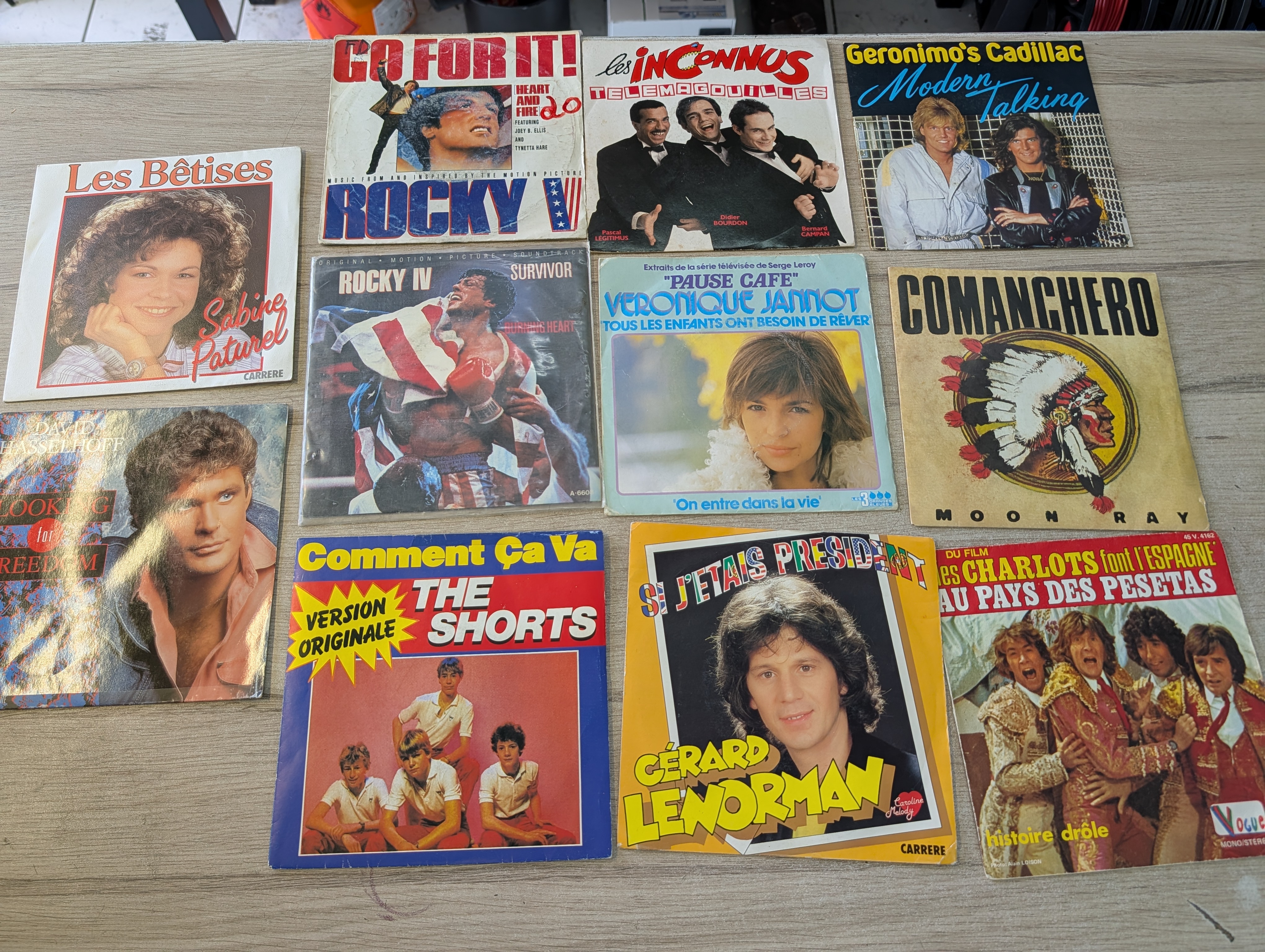 Lot de 11 disques vinyles 45 tours variétés années 80