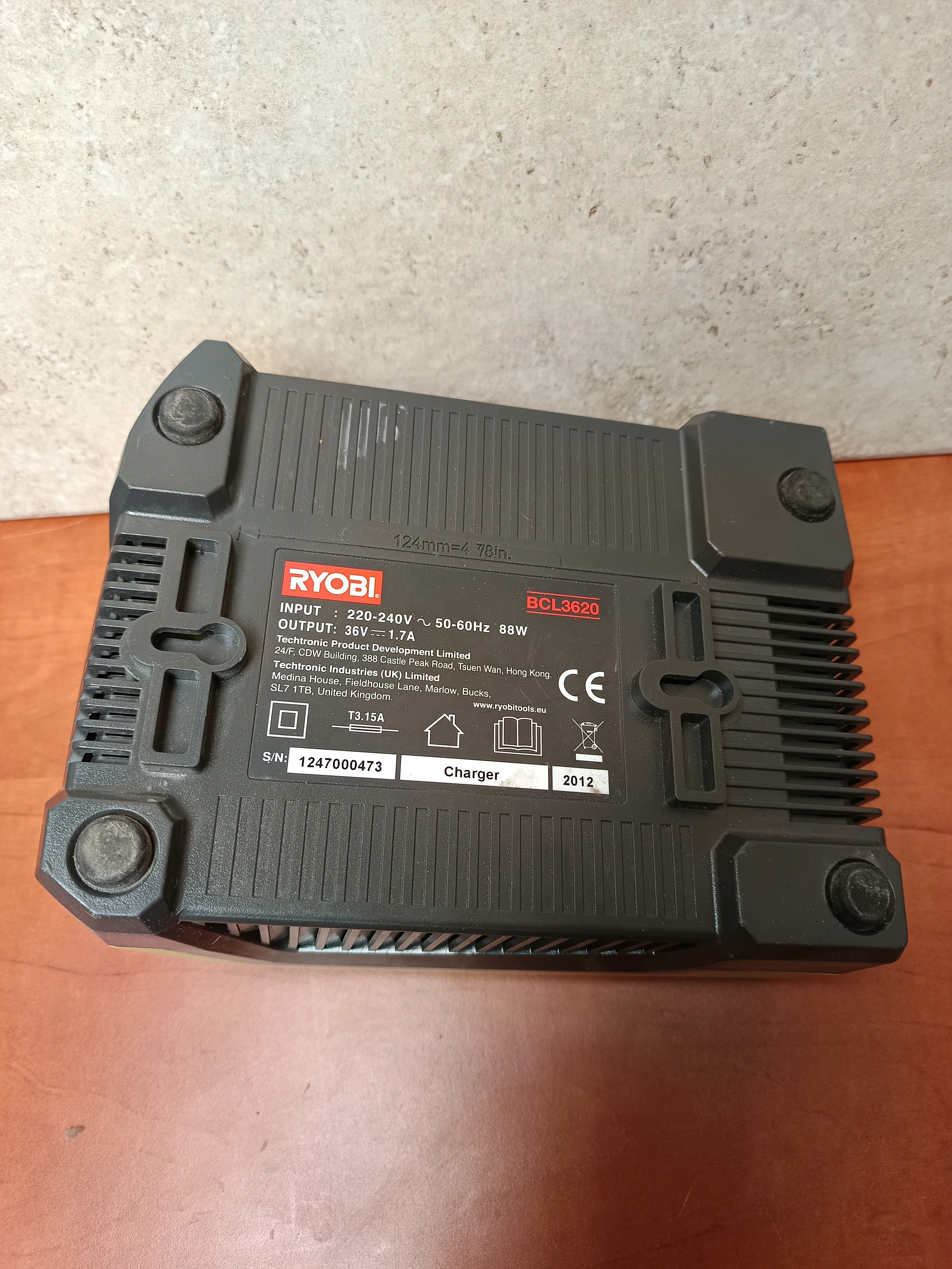 Chargeur de batterie Ryobi BCL3620 — photo 2