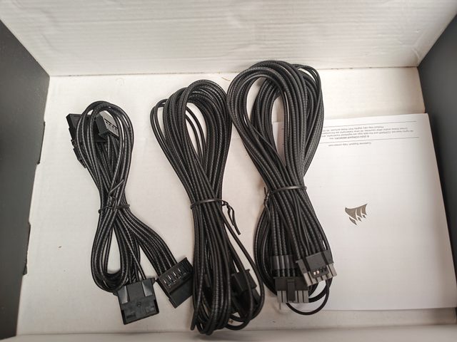 Lot de 3 câbles modulaires Corsair RM850e SATA Molex PCIe et 12V-2x6