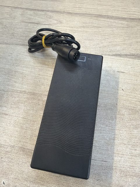 Chargeur trottinette Minimotors Dualtron XVE-118-8300140 83V 1,4A