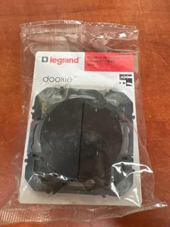 Legrand Dooxie double interrupteur va-et-vient - Noir