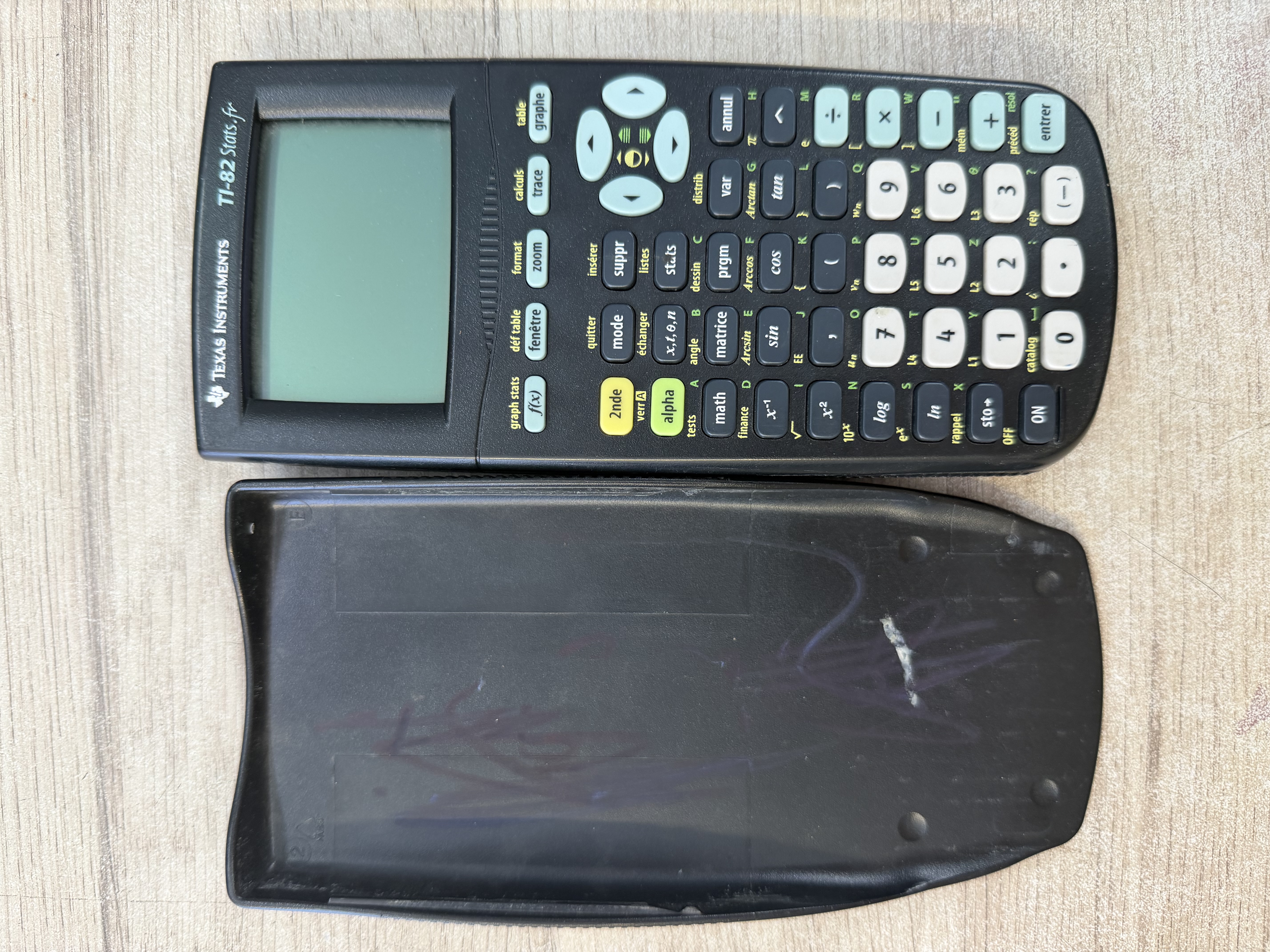 Calculatrice Texas Instruments TI-82 Stats.fr avec capot