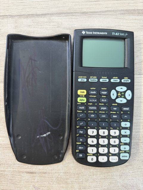 Calculatrice Texas Instruments TI-82 Stats.fr avec capot