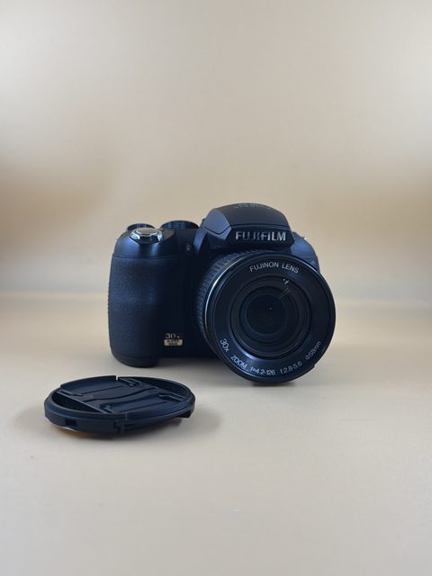 Fujifilm FinePix HS10 appareil photo bridge zoom 30x 24-720 mm