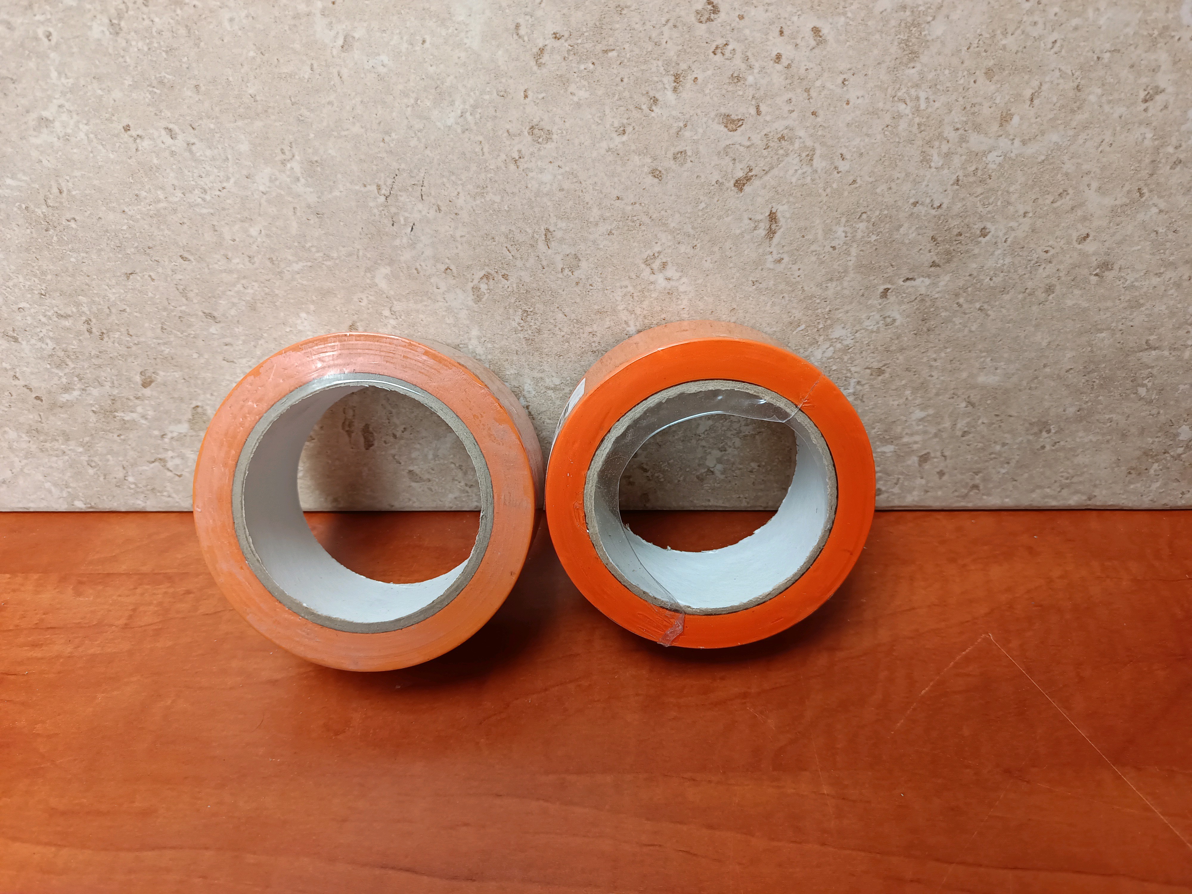 Ruban adhésif orange (scotch)
