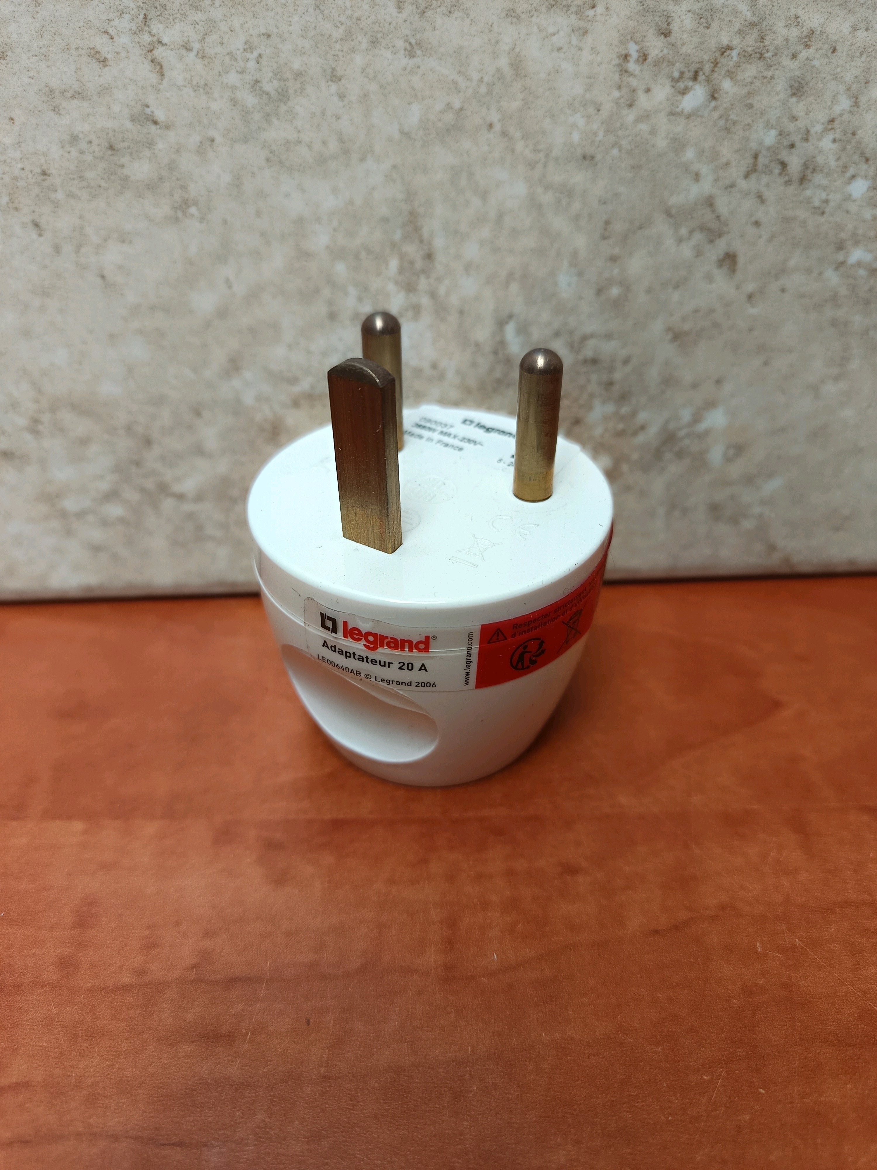 Legrand Adaptateur 20 A – 2P+T 16A vers prise 20A